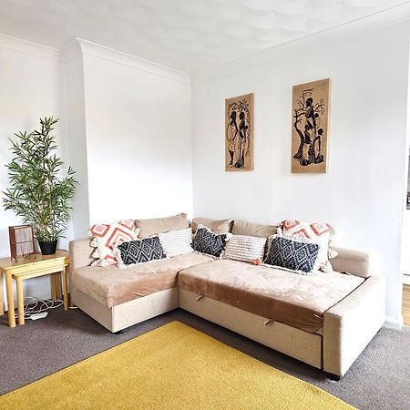 2 Bed Apt W/ Private Parking Close To Town Centre ハンティンドン エクステリア 写真
