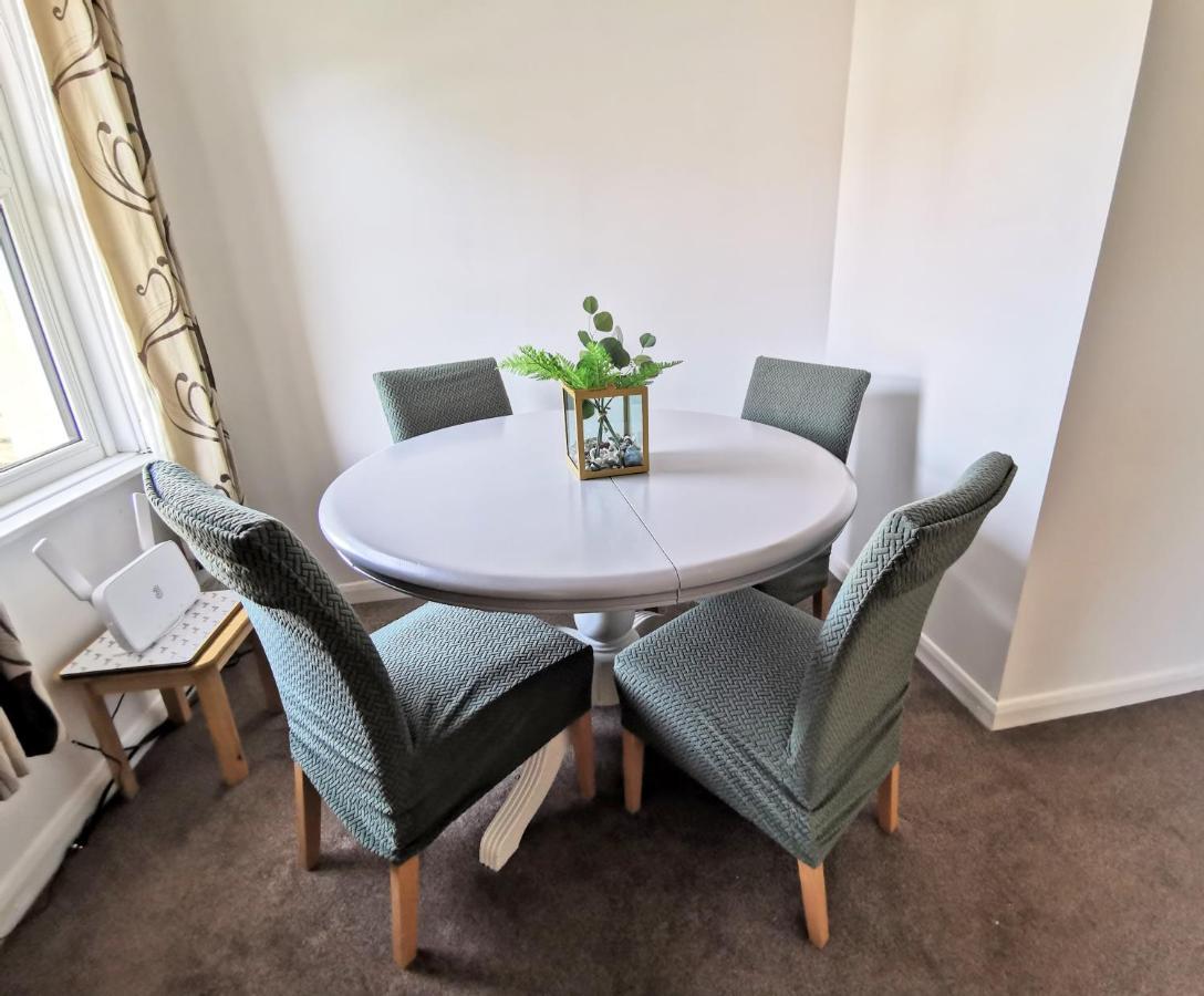 2 Bed Apt W/ Private Parking Close To Town Centre ハンティンドン エクステリア 写真
