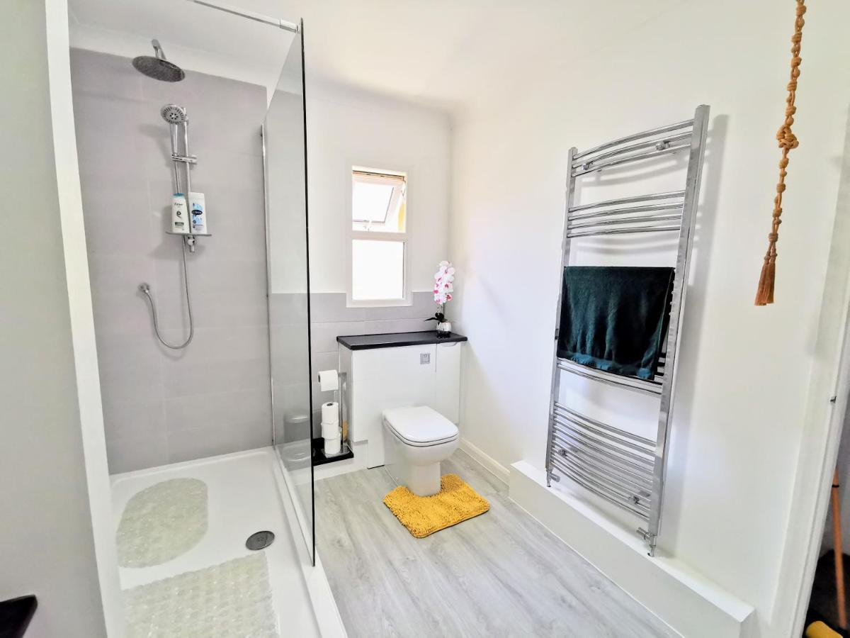 2 Bed Apt W/ Private Parking Close To Town Centre ハンティンドン エクステリア 写真