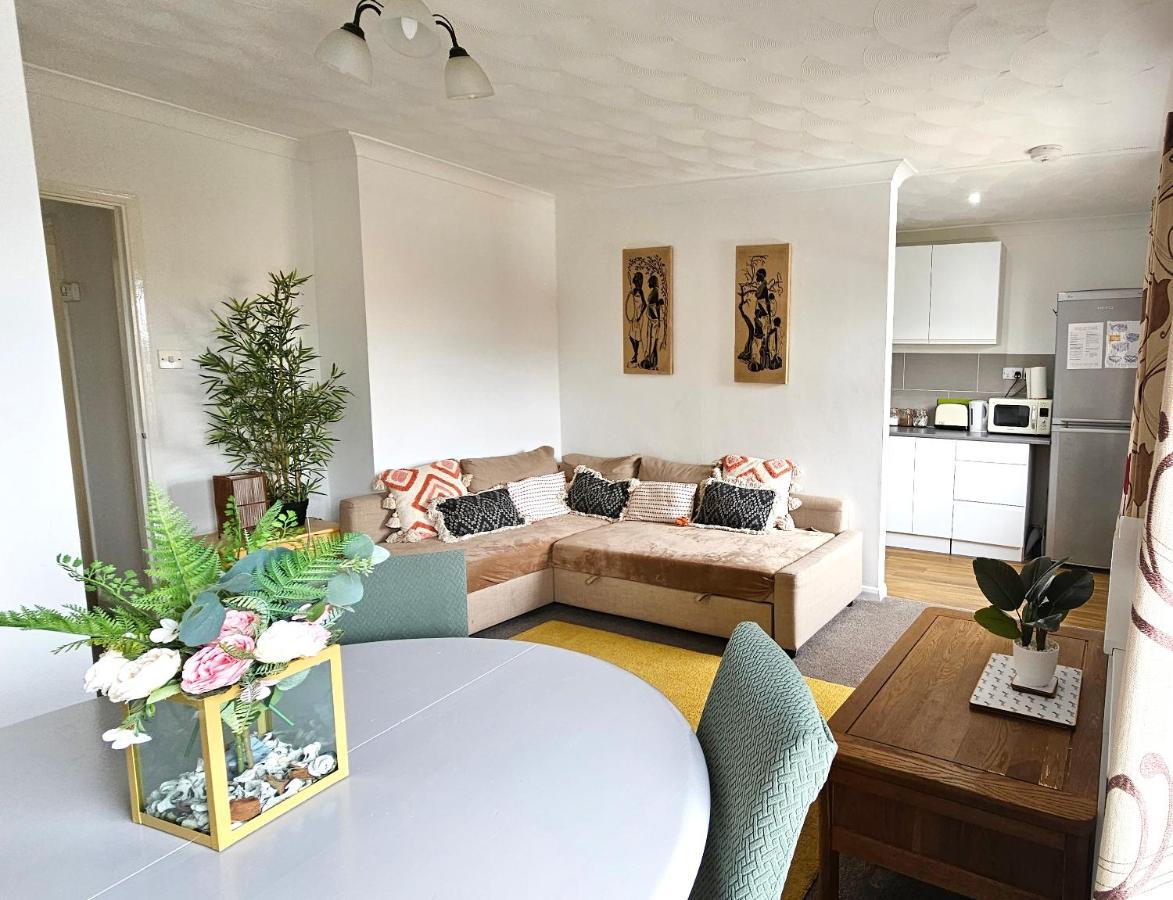 2 Bed Apt W/ Private Parking Close To Town Centre ハンティンドン エクステリア 写真
