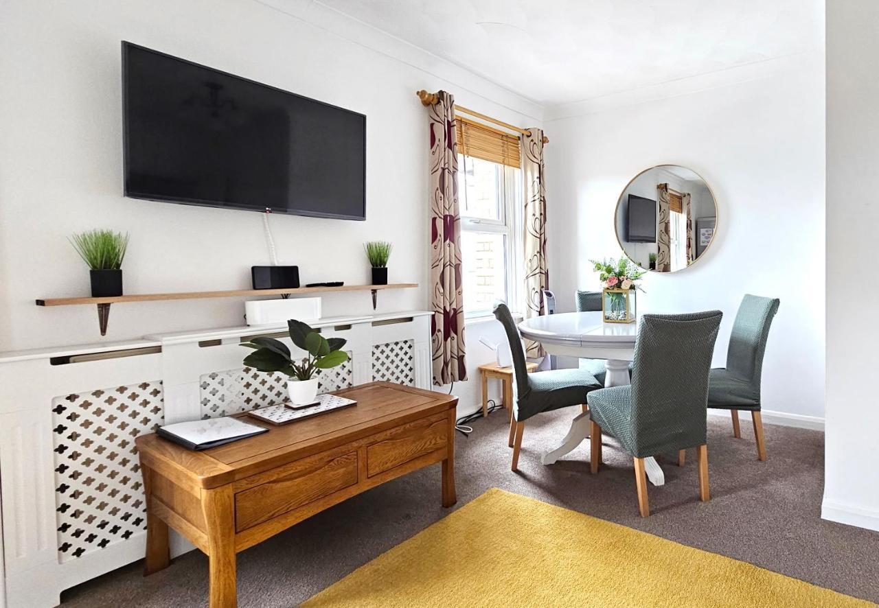 2 Bed Apt W/ Private Parking Close To Town Centre ハンティンドン エクステリア 写真