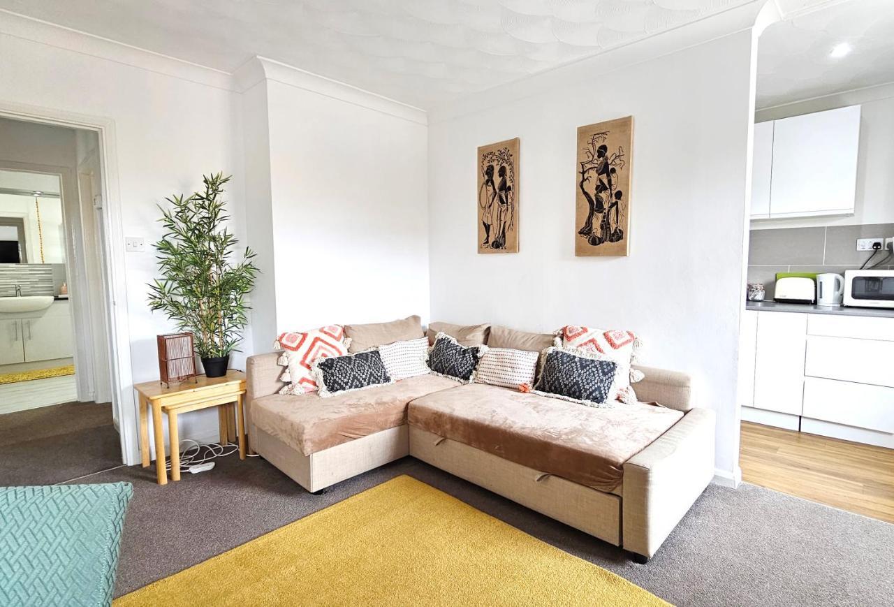 2 Bed Apt W/ Private Parking Close To Town Centre ハンティンドン エクステリア 写真