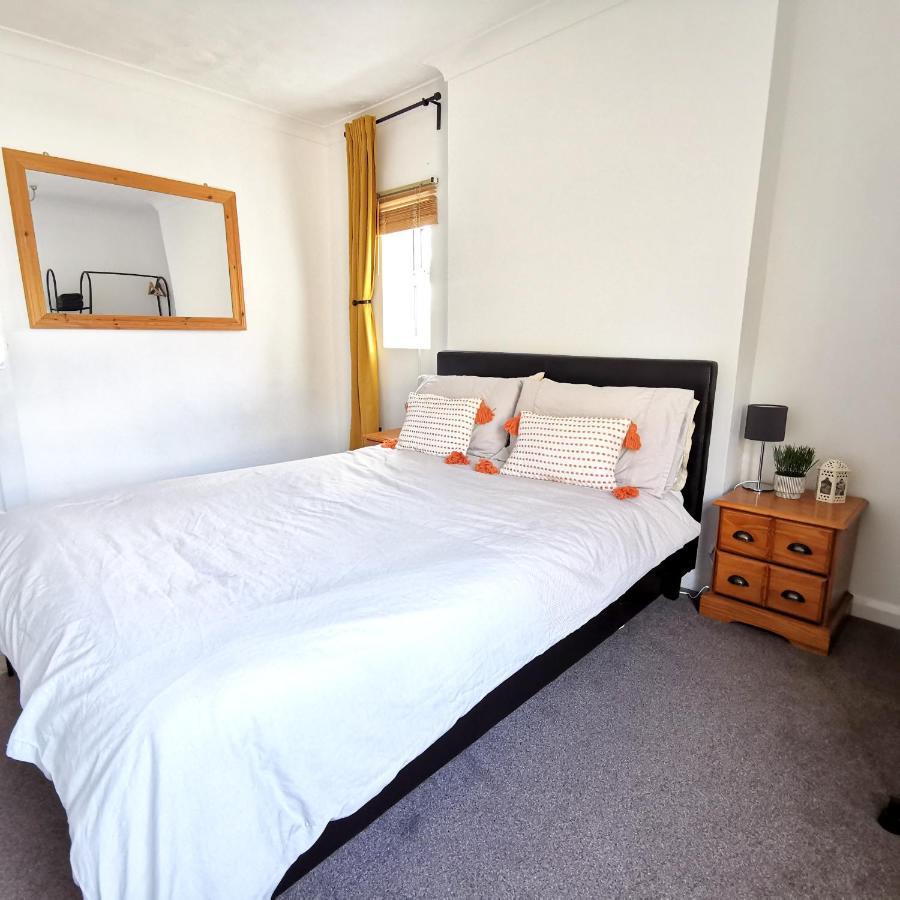 2 Bed Apt W/ Private Parking Close To Town Centre ハンティンドン エクステリア 写真